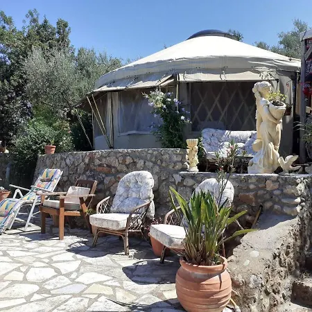 1-Bed Yurt In Megali Mantinia With Sea Views! Σπίτι διακοπών