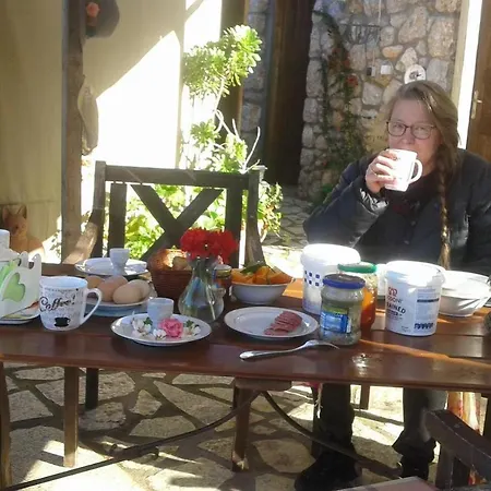 Σπίτι διακοπών 1-Bed Yurt In Megali Mantinia With Sea Views!