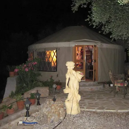 1-Bed Yurt In Megali Mantinia With Sea Views! Σπίτι διακοπών *