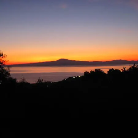 1-Bed Yurt In Megali Mantinia With Sea Views! Σπίτι διακοπών Καλαμάτα