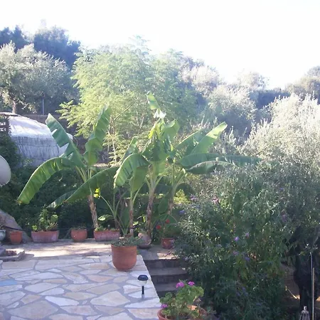 Сasa de vacaciones 1-Bed Yurt In Megali Mantinia With Sea Views! *